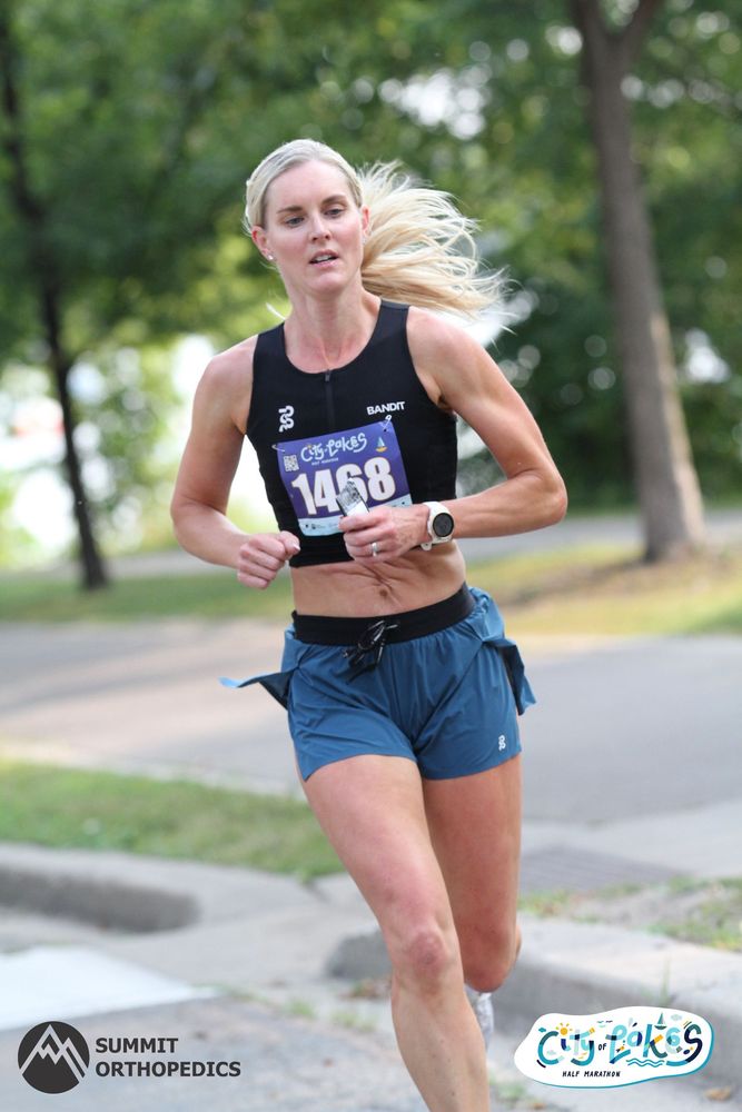 Action shot of a runner in Bandit Vento Split Shorts demonstrating high leg lift.