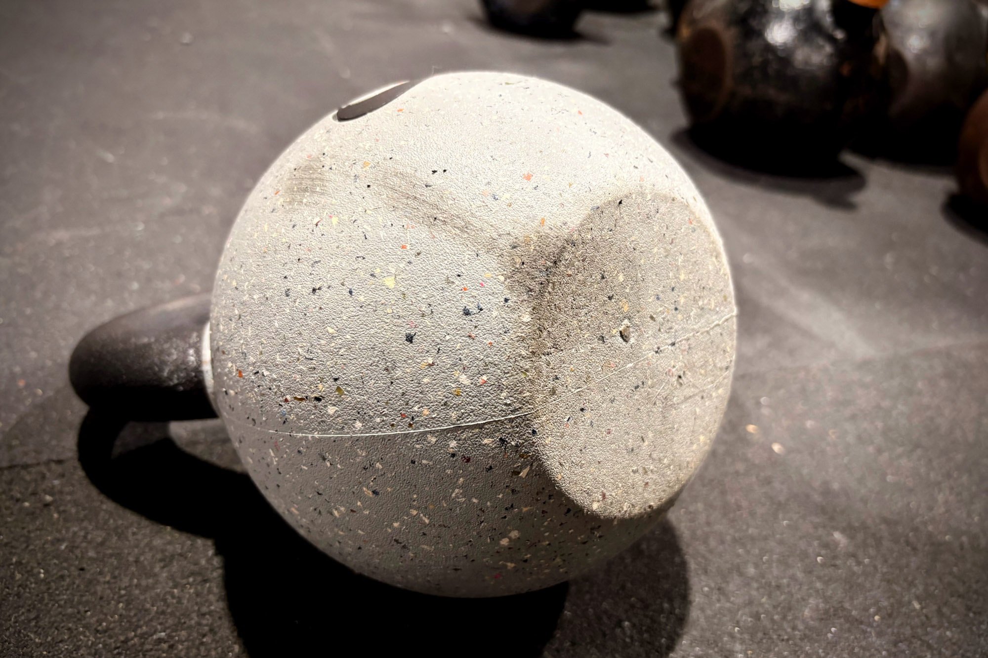 Detailed view of the flat bottom and rubber coating of the Nike Kettlebell.