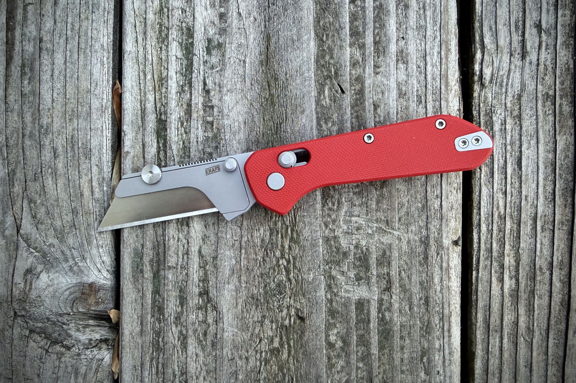 Full profile view of the Knafs Yuti utility folding knife with black G10 scales.